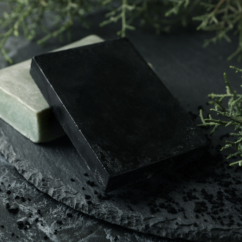 Savon noir, bicarbonate, vinaigre blanc — comment les utiliser ensemble ?